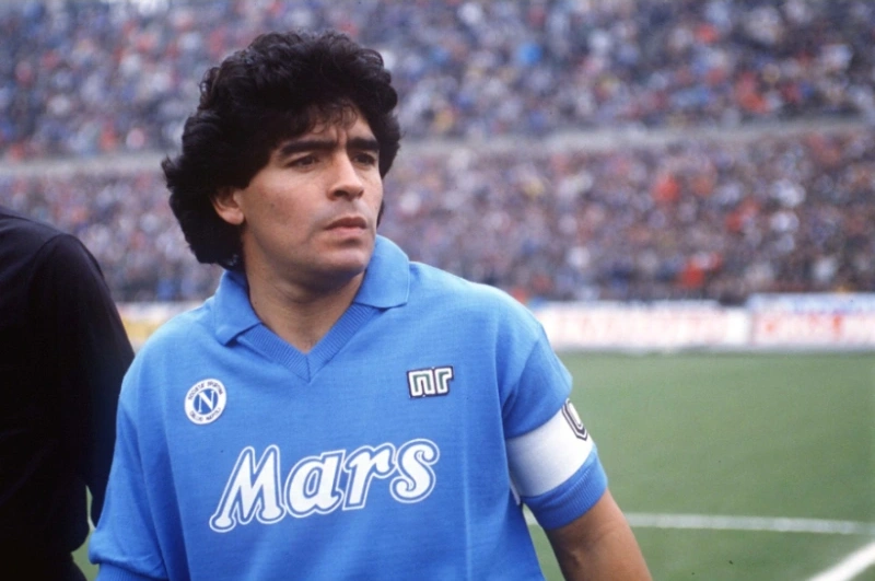 Maradona, sguardo fiero.