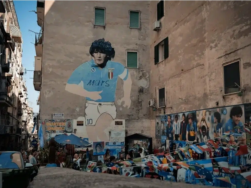 Murales dei campioni di Napoli.