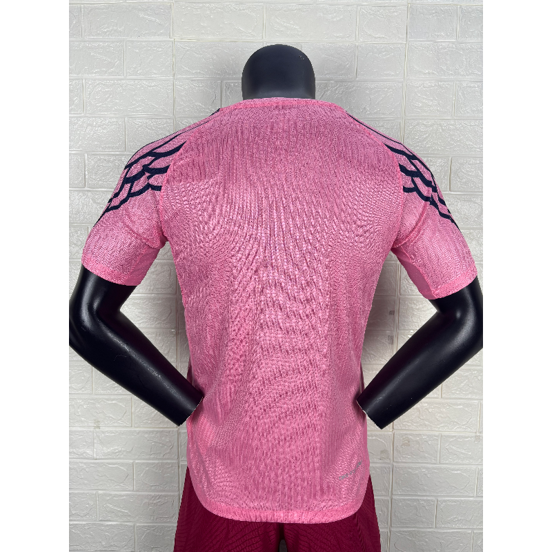 PSG 25/26 – Maglia Speciale Rosa Versione Giocatore PSG 25/26 – Maglia Speciale Rosa Versione Giocatore