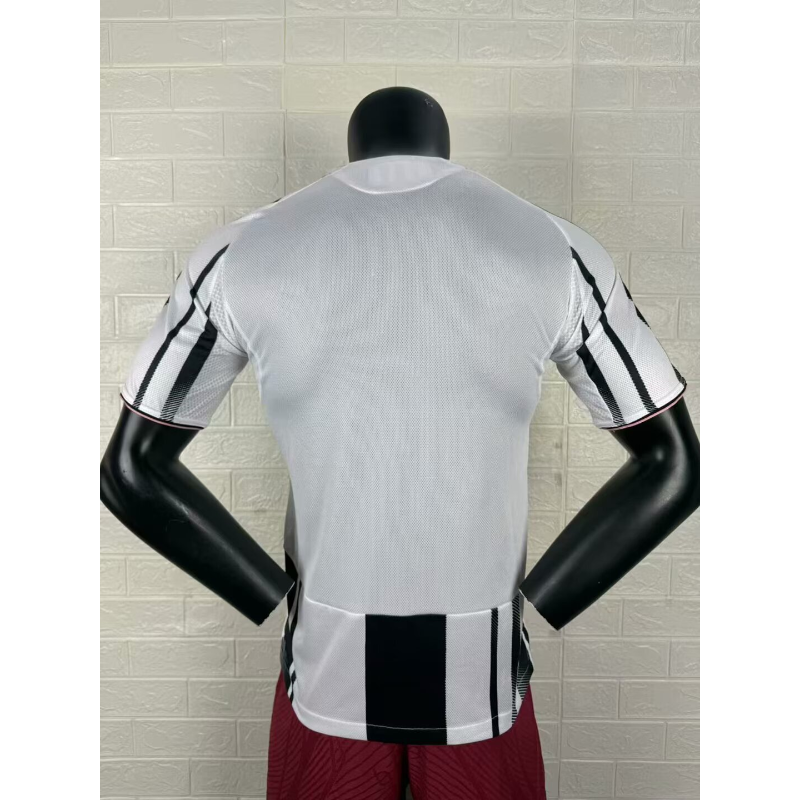 Maglia Casa 2025/26 Juventus Versione Giocatore Maglia Casa 2025/26 Juventus Versione Giocatore